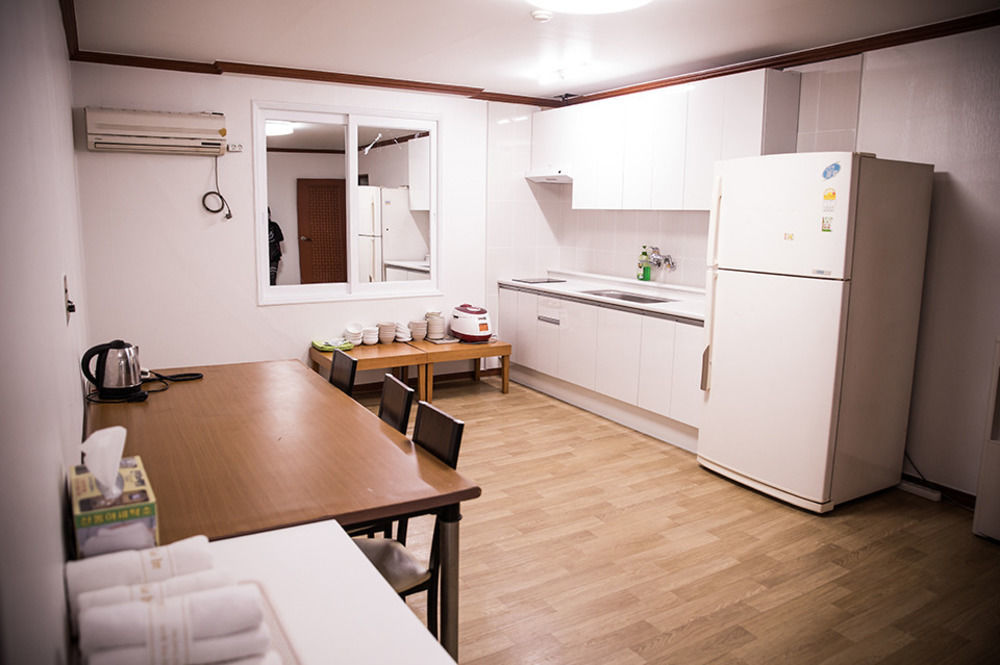 Picasso Motel Haeundae Пусан Экстерьер фото