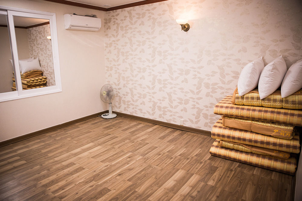 Picasso Motel Haeundae Пусан Экстерьер фото