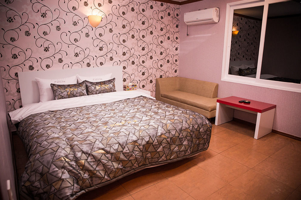 Picasso Motel Haeundae Пусан Экстерьер фото